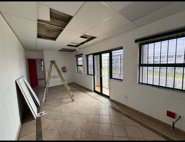 300M² WAREHOUSE TO LET IN LASER PARK